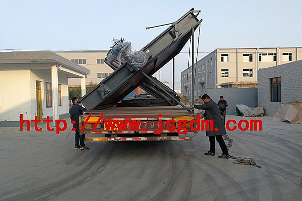 擋板門出庫,準(zhǔn)備發(fā)往安徽