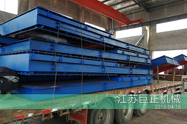 擋板門現(xiàn)場(chǎng)發(fā)貨裝車,待發(fā)往河北